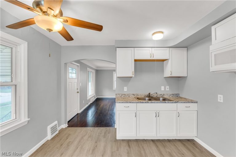 20751 Goller Avenue, Euclid, OH - Photo 8