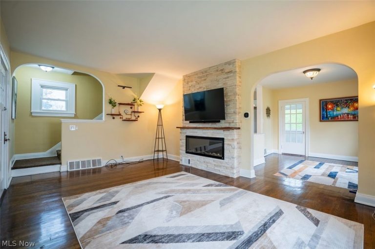 3390 Charles Street, Cuyahoga Falls, OH - Photo 4