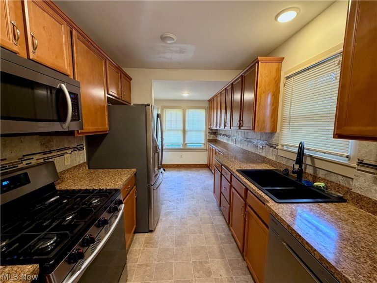 359 Patterson Avenue, Akron, OH - Photo 8