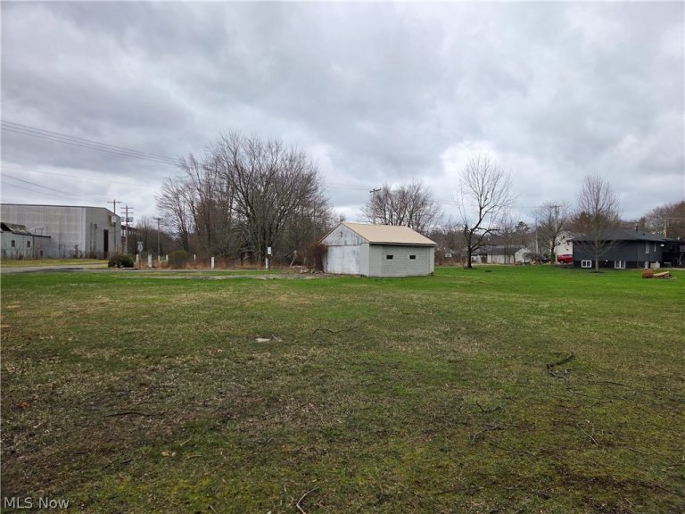 2410 Railroad Street, Newton Falls, OH - Photo 8