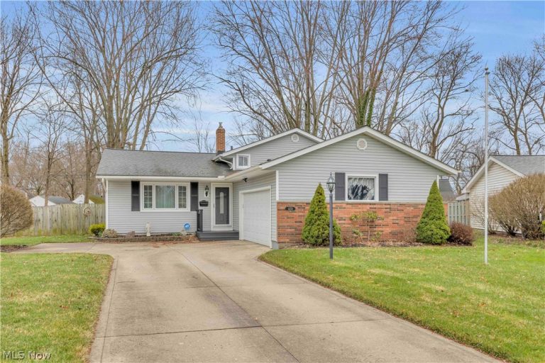 4430 Bentley Drive, North Olmsted, OH - Photo 2