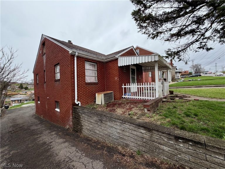 2410 Sunset Boulevard, Steubenville, OH - Photo 4