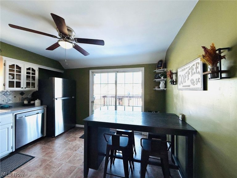 6308 Delora Avenue, Brooklyn, OH - Photo 8