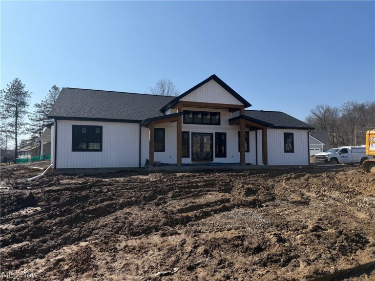 111 Crimson Circle, Dover, OH, 44622