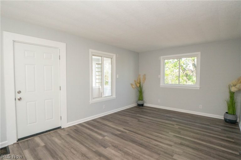 1037 Harpster Avenue, Akron, OH - Photo 5