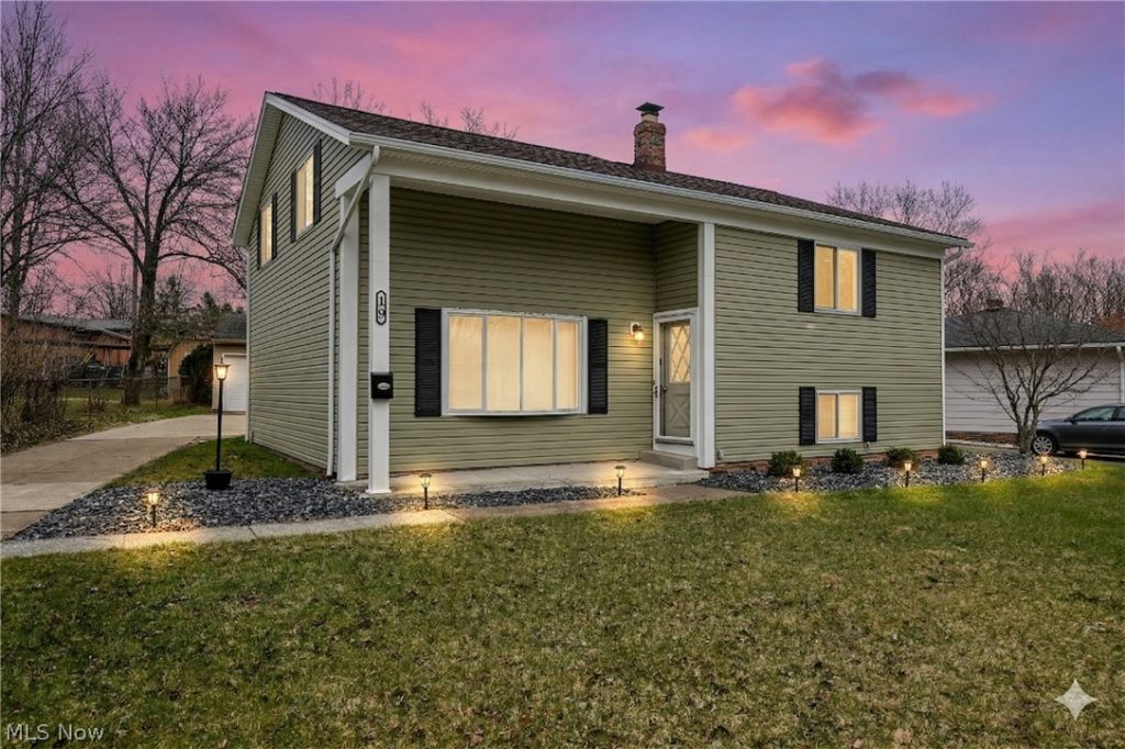 19 Brune Drive, Bedford, OH