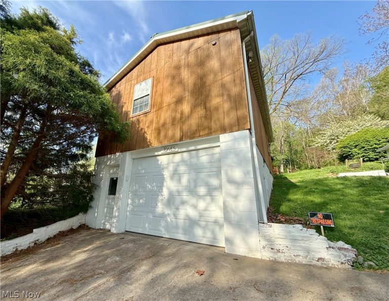 1181 Clement Avenue, Belpre, OH - Photo 4