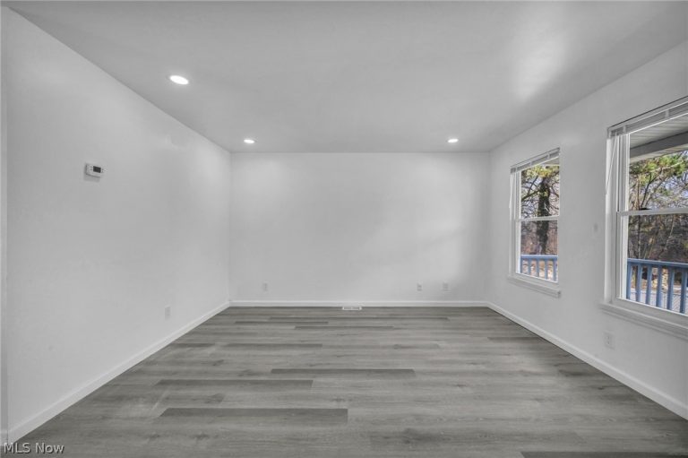 10870 Mount Overlook Avenue, Cleveland, OH - Photo 6