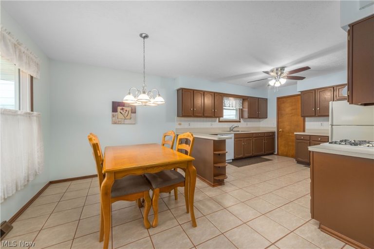 380 Orchardview Road, Seven Hills, OH - Photo 8