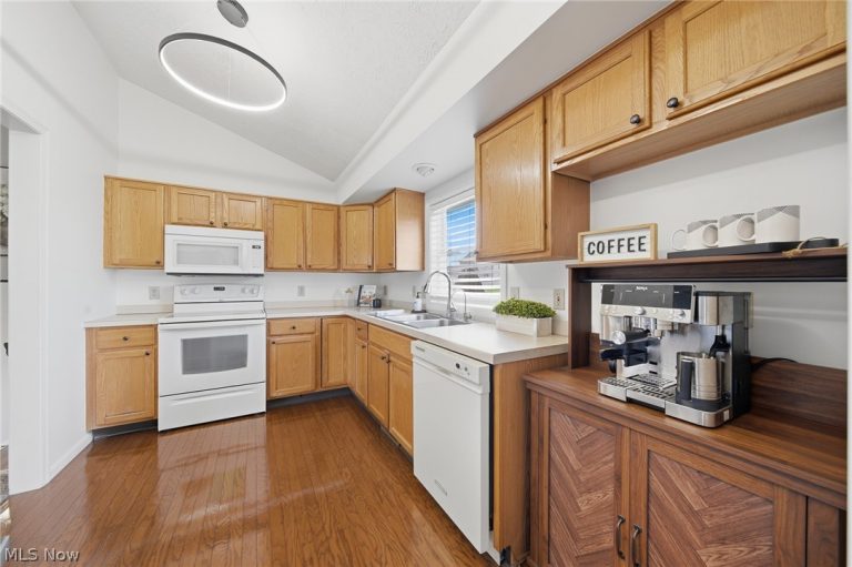 2382 Mount Pleasant Street, Canton, OH - Photo 8