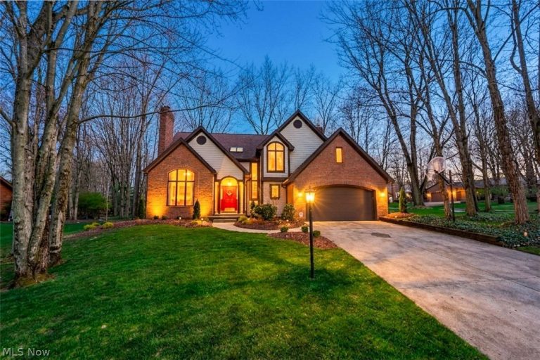 3470 Hunters Crossing, Stow, OH - Photo 2