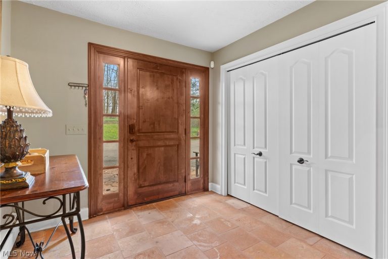 9715 Stafford Road, Chagrin Falls, OH - Photo 4