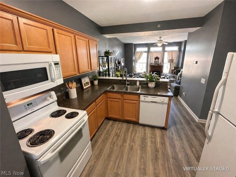 30056 Euclid Avenue #14, Wickliffe, OH - Photo 5