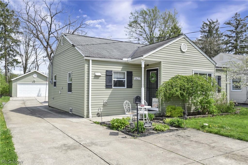 5627 Burns Road, North Olmsted, OH