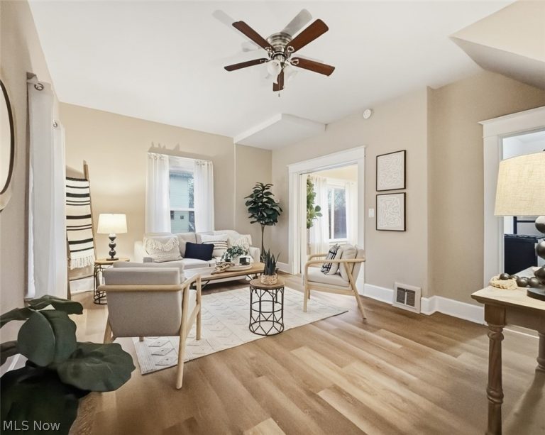 702 Dickson Street, Youngstown, OH - Photo 2