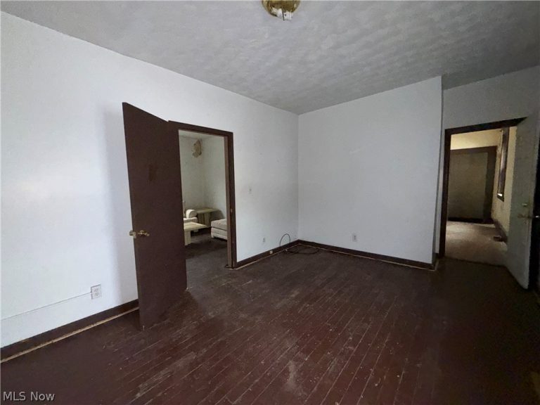 3008 Wilson Avenue, Campbell, OH - Photo 6