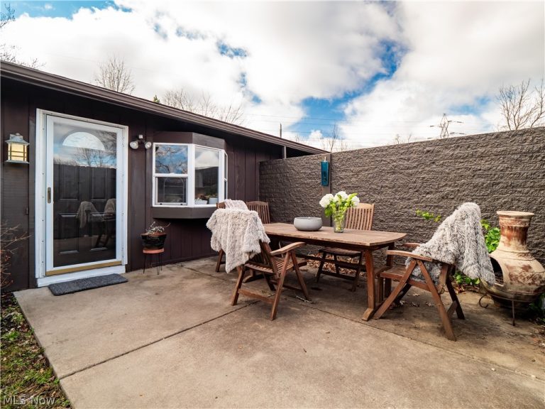 53 Greenfield Court, Berea, OH - Photo 3