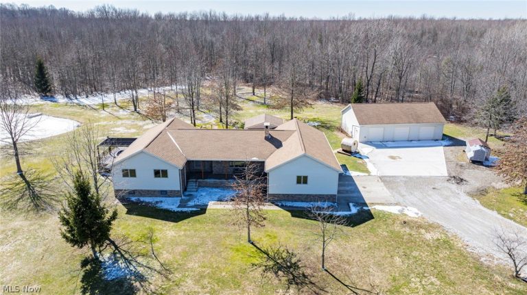 4852 White Road, Rock Creek, OH - Photo 8