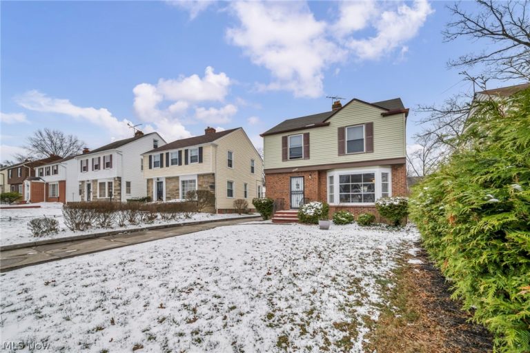 16908 Throckley Avenue, Cleveland, OH - Photo 3