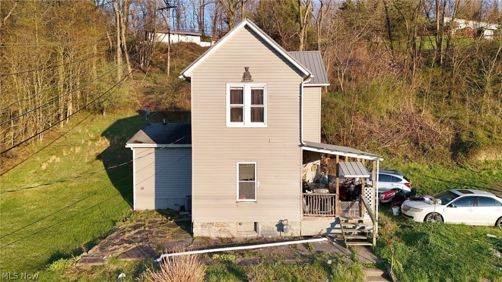1016 Collins Memorial Drive, Chester, WV