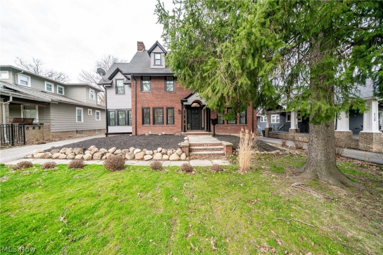 2124 Lamberton Road, Cleveland Heights, OH - Photo 2