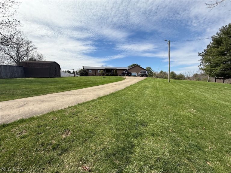 5655 Helen Drive, Zanesville, OH - Photo 2