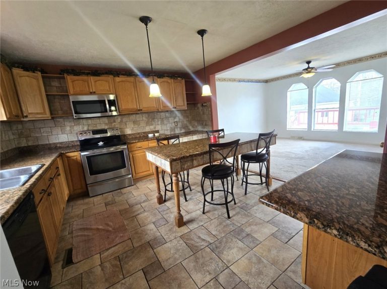 80 Hannah Place Road, Belpre, OH - Photo 6