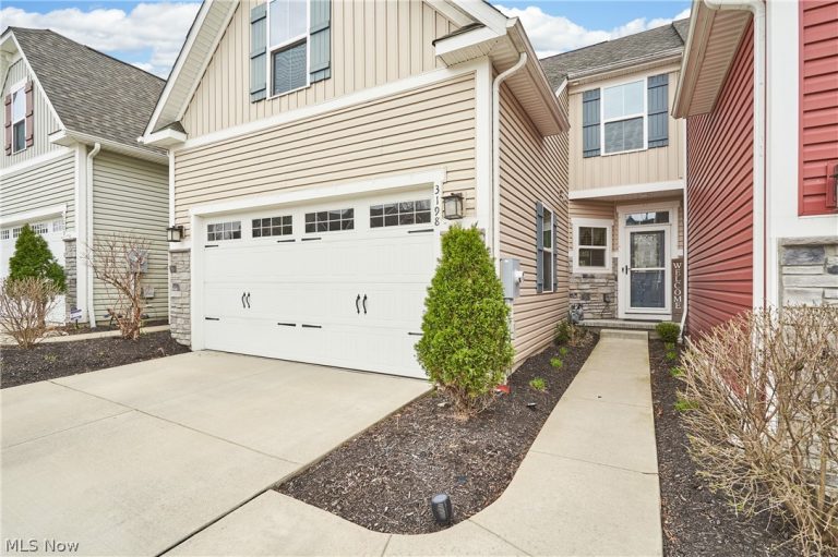 3198 Old Mill Drive, Cuyahoga Falls, OH - Photo 2