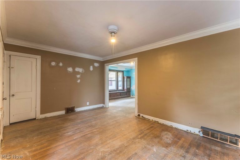 16007 Huntmere Avenue, Cleveland, OH - Photo 8