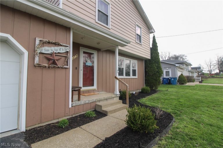 1913 Cloverbrook Drive, Mineral Ridge, OH - Photo 2