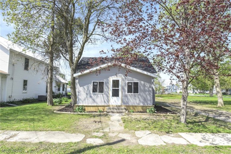 506 Washington Street, Port Clinton, OH - Photo 2