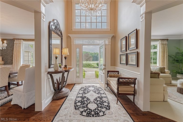 16770 Staffordshire Court, Chagrin Falls, OH - Photo 3