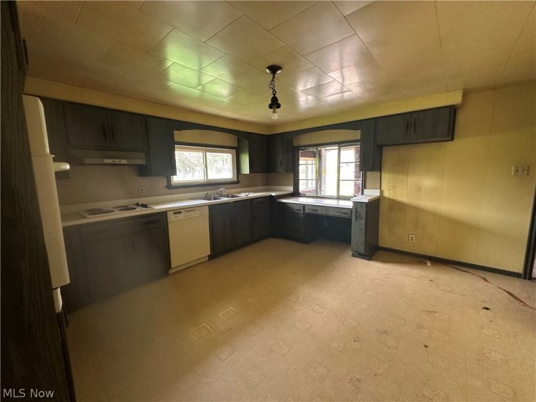 46131 Mort Drive, East Liverpool, OH - Photo 4