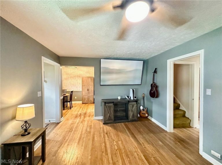 287 330th Street, Willowick, OH - Photo 8