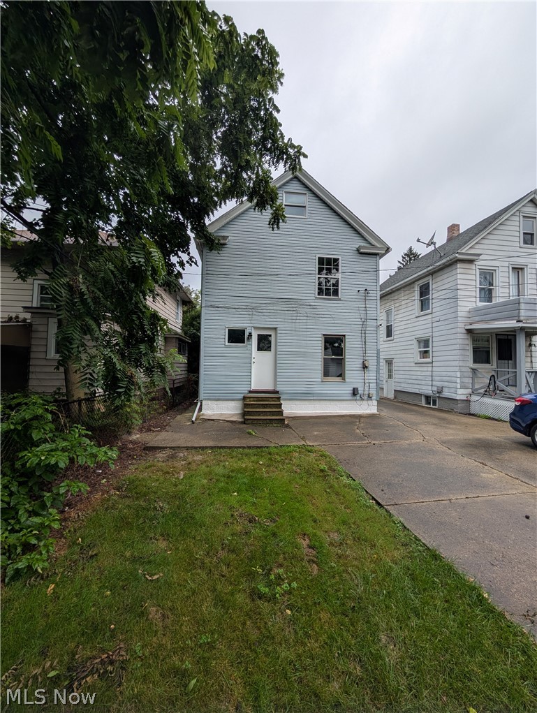 807 Woodland Avenue, Elyria, OH - Photo 2