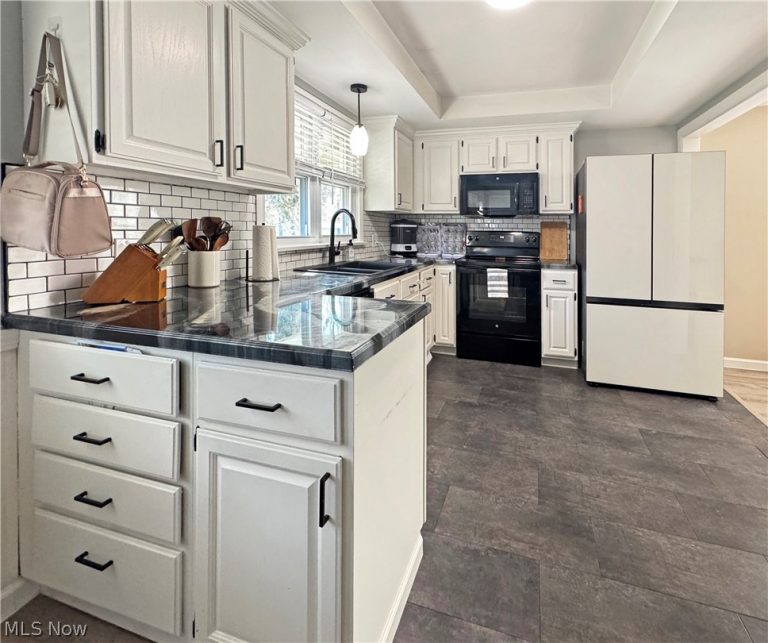 7230 Elmland Avenue, Poland, OH - Photo 8