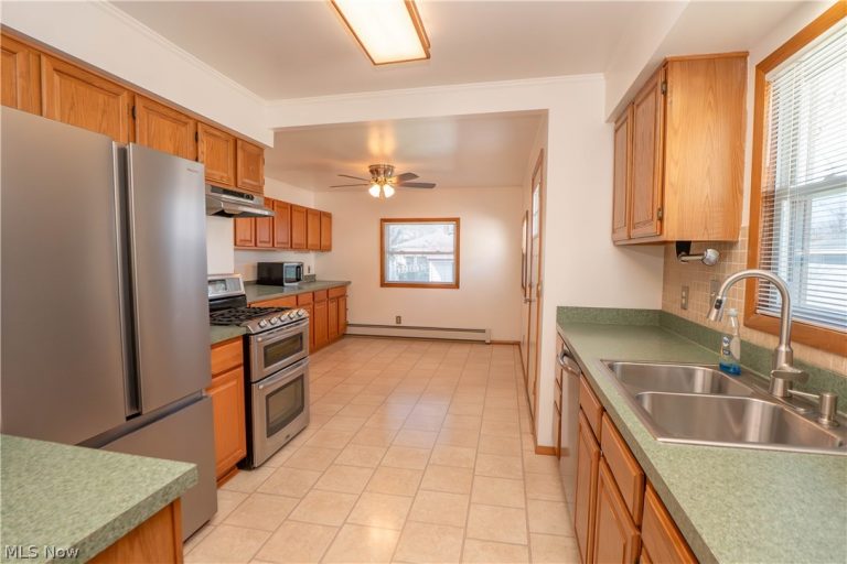 5372 Porter Road, North Olmsted, OH - Photo 8