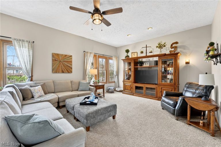7582 Wilton Lane, North Royalton, OH - Photo 4