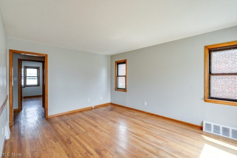 8514 Deerfield Drive, Parma, OH - Photo 6