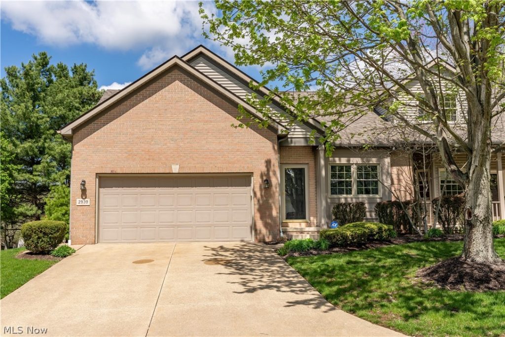 2939 Halwyck Circle, North Canton, OH