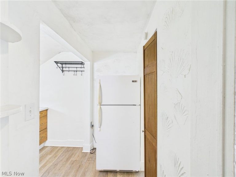 665 Kling Street, Akron, OH - Photo 6