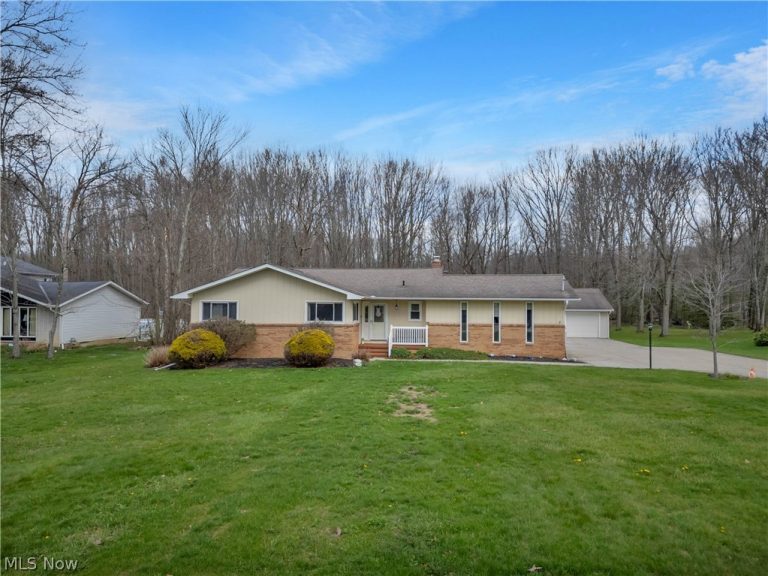 24292 Forestview Drive, Columbia Station, OH - Photo 2