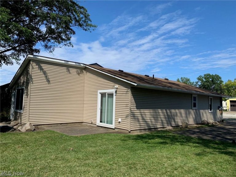 326/328 Abbe Road, Sheffield Lake, OH - Photo 3