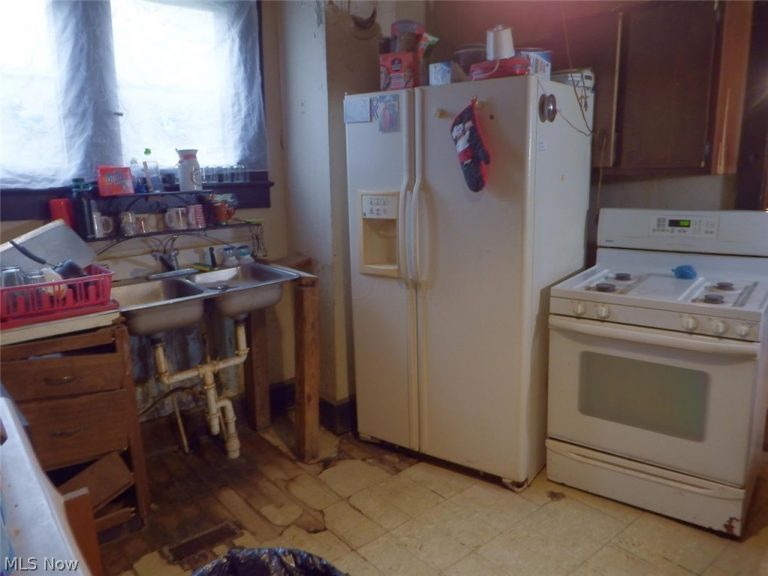 122 Pleasant Street, New Lexington, OH - Photo 5