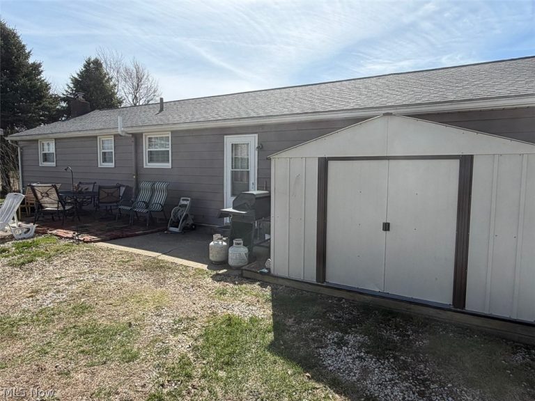 6395 Easton Street, Louisville, OH - Photo 5