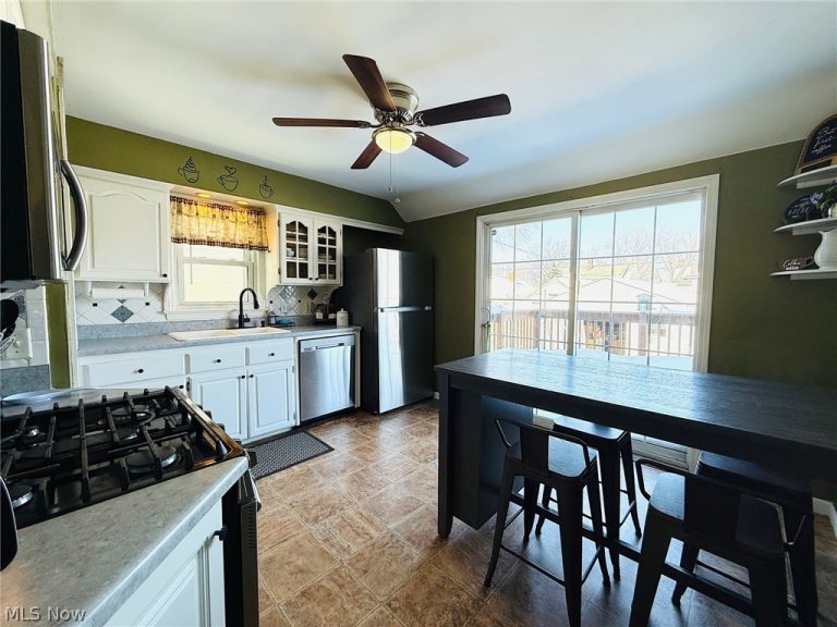 6308 Delora Avenue, Brooklyn, OH - Photo 5