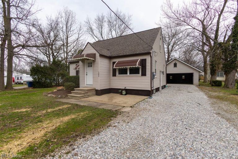 1295 357th Street, Eastlake, OH - Photo 3