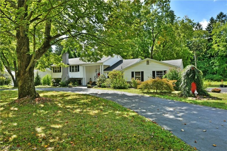4810 Logan Way, Hubbard, OH - Photo 4