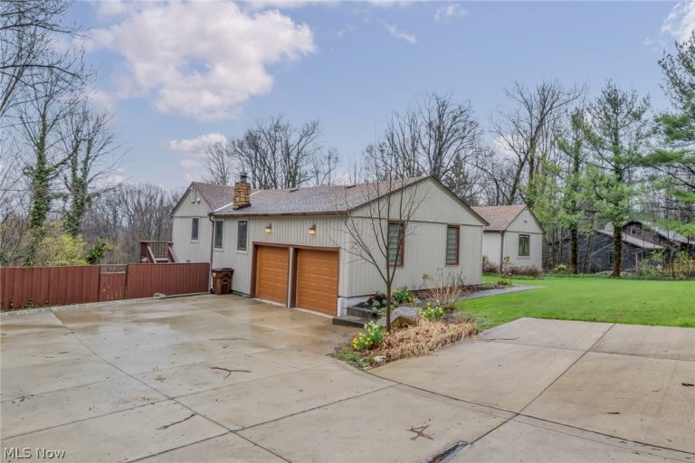 160 River Road, Hinckley, OH - Photo 4