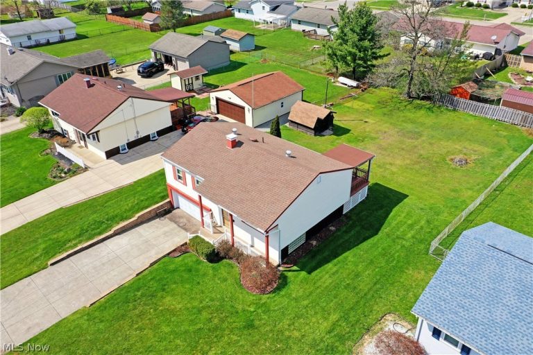 5682 Baylor Avenue, Austintown, OH - Photo 4